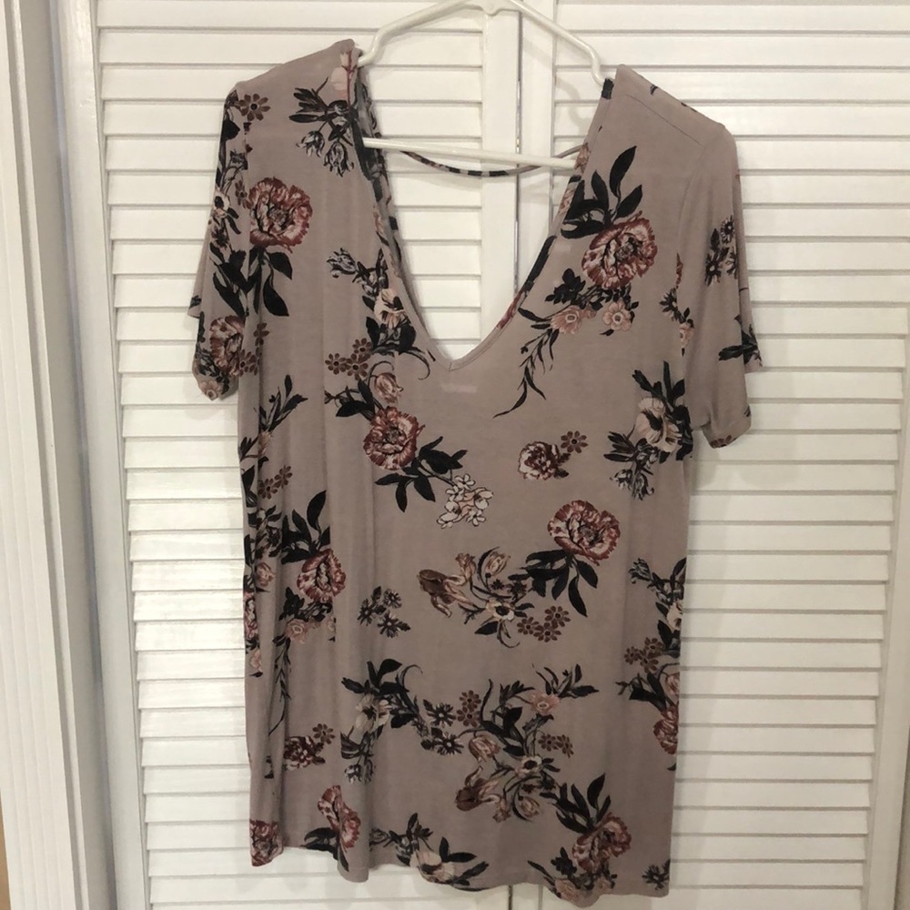 Daytrip floral v-neck blouse